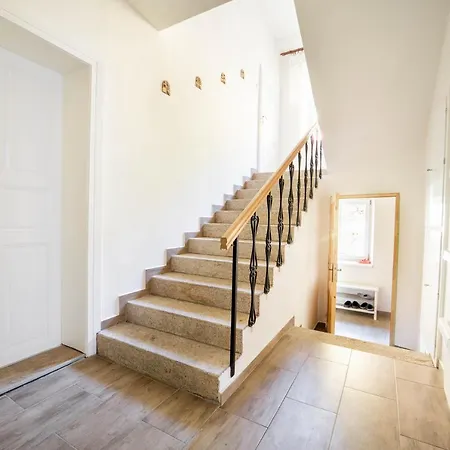 House Vedle Villa *